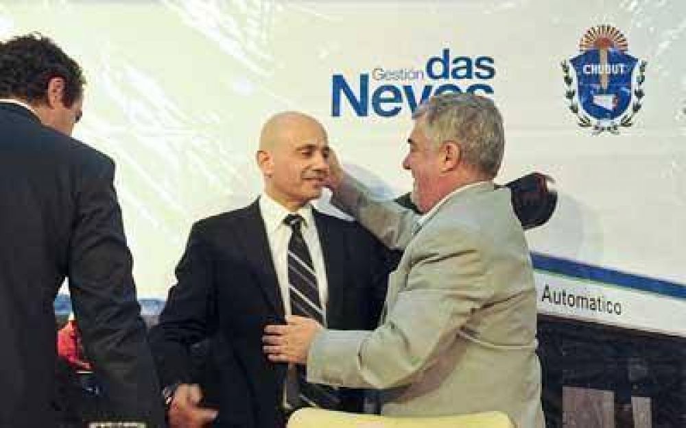 Siguen los cruces por la posible continuidad de Stecconi en Pesca