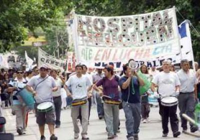 Caos vehicular por protesta de Salud 
