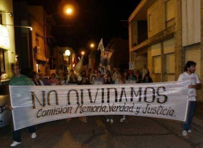  Colocan una placa para recordar que la Polic�a Federal local fue sede de torturas