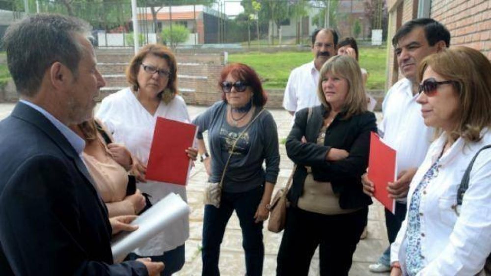 El gobierno entreg� el proyecto de obras de la escuela Esparza