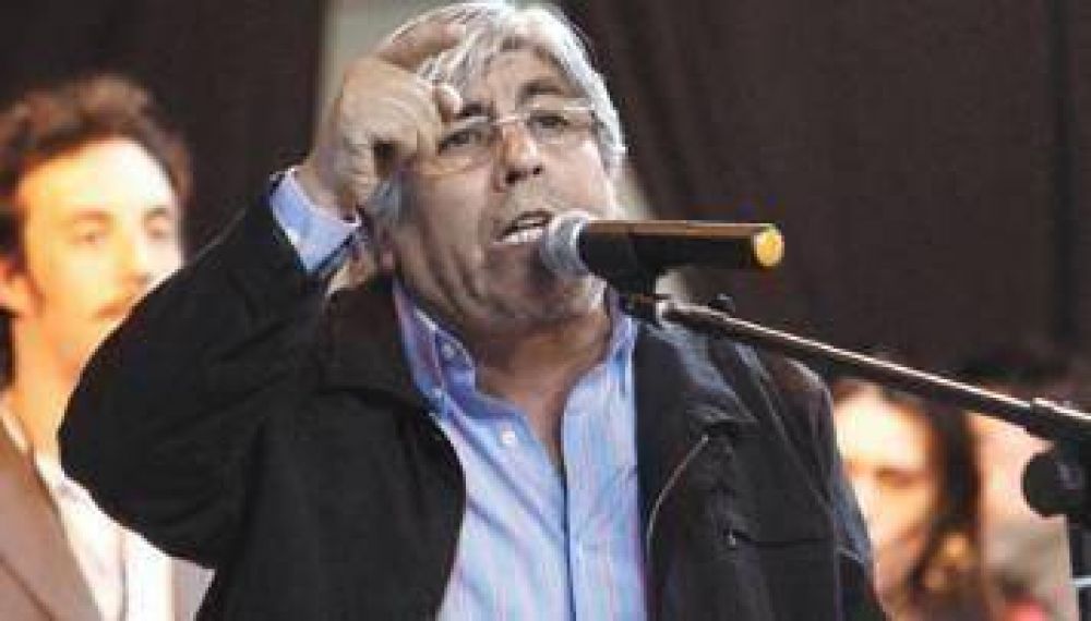 Moyano cruz� al Gobierno y respald� a los gremios en el conflicto de Aerol�neas