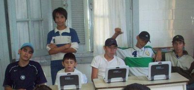 El Gobernador entreg� cerca de 900 netbooks en Paso de la Patria 
