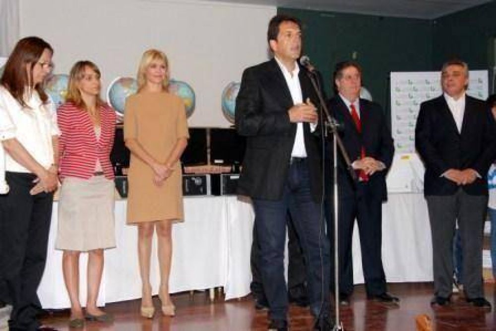 La Fundaci�n Banco Provincia entreg� materiales y equipamiento en Tigre 