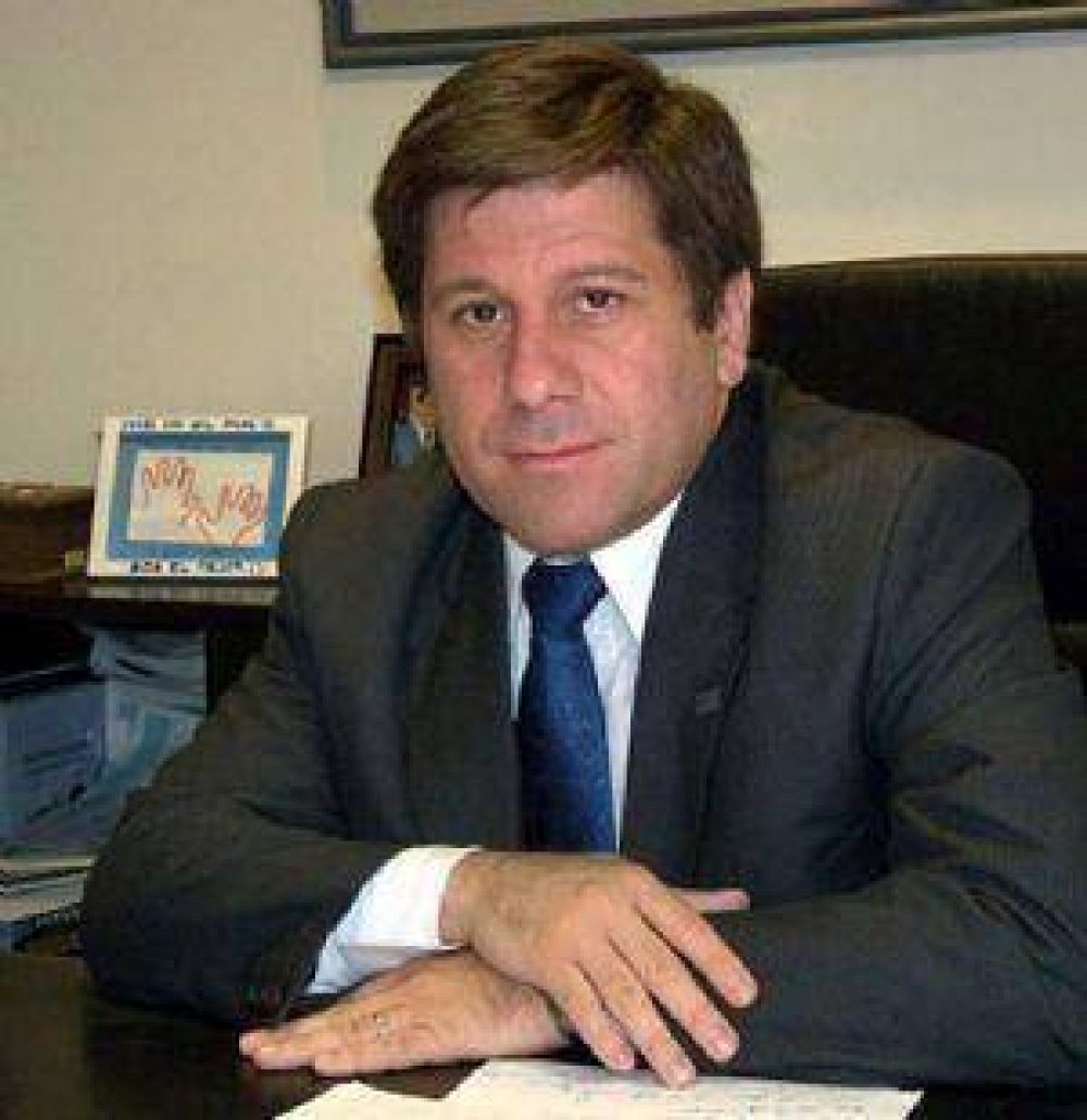 Los radicales quieren que Costa no vuelva a ser funcionario