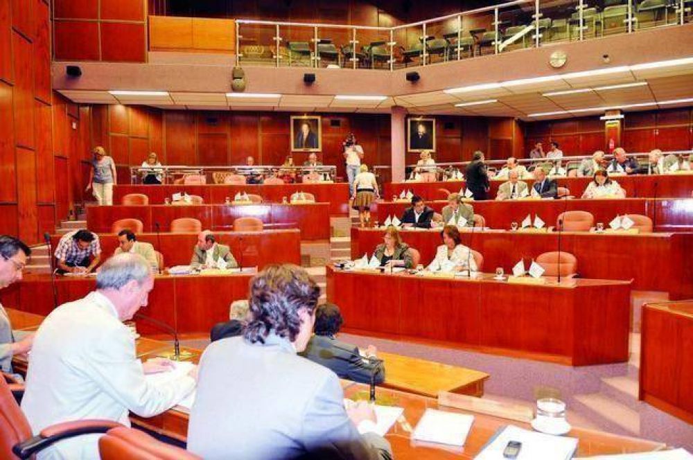 Contratados y Presupuesto 2012 son los temas de agenda