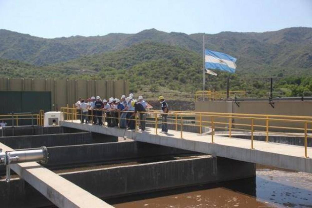 Carlos Paz: 25 t�cnicos visitaron la planta de tratamiento de Costa Azul
