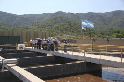 Carlos Paz: 25 t�cnicos visitaron la planta de tratamiento de Costa Azul