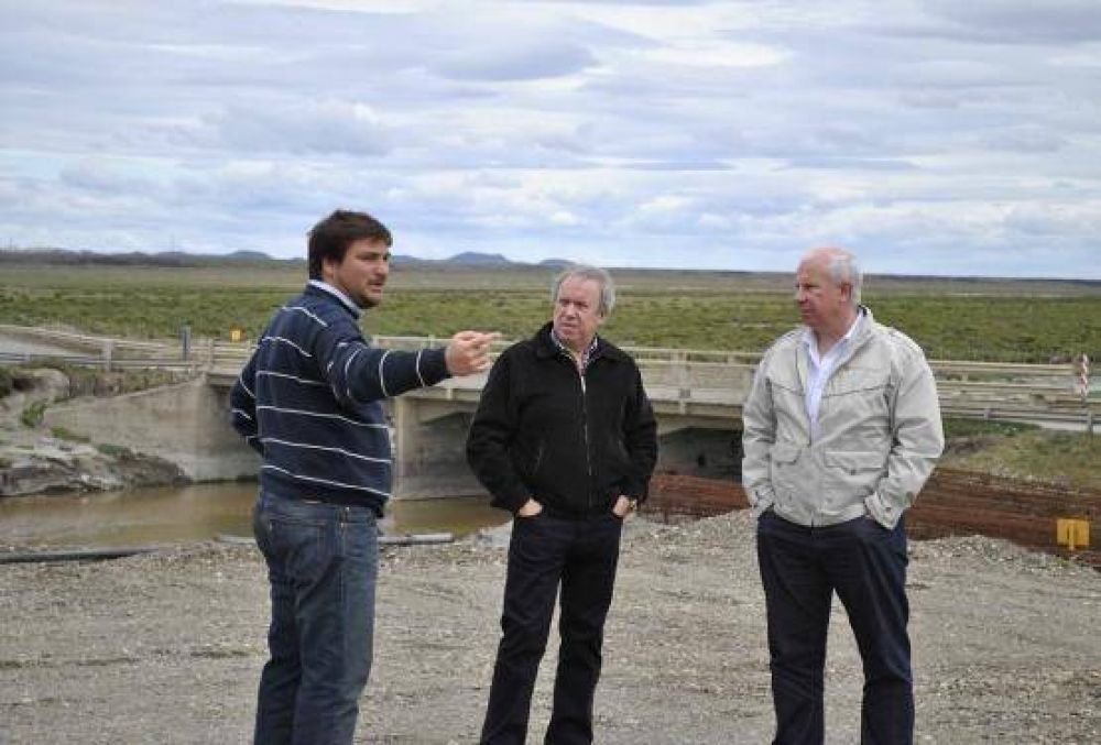 Visita a la obra que une la Ruta N�3 y Chimen Aike