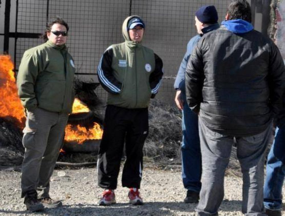 Camioneros impiden traslado de viandas al aeropuerto