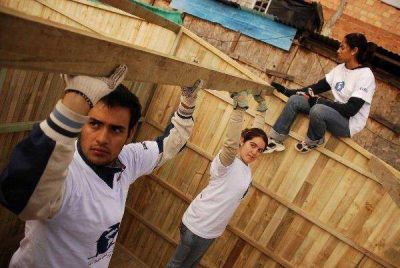 Convocan a voluntarios para Un techo para mi pa�s