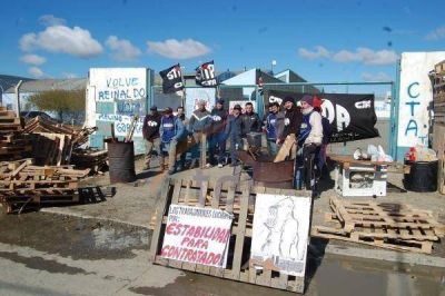 Despedidos de la f�brica Teltron se reunieron con la gobernadora