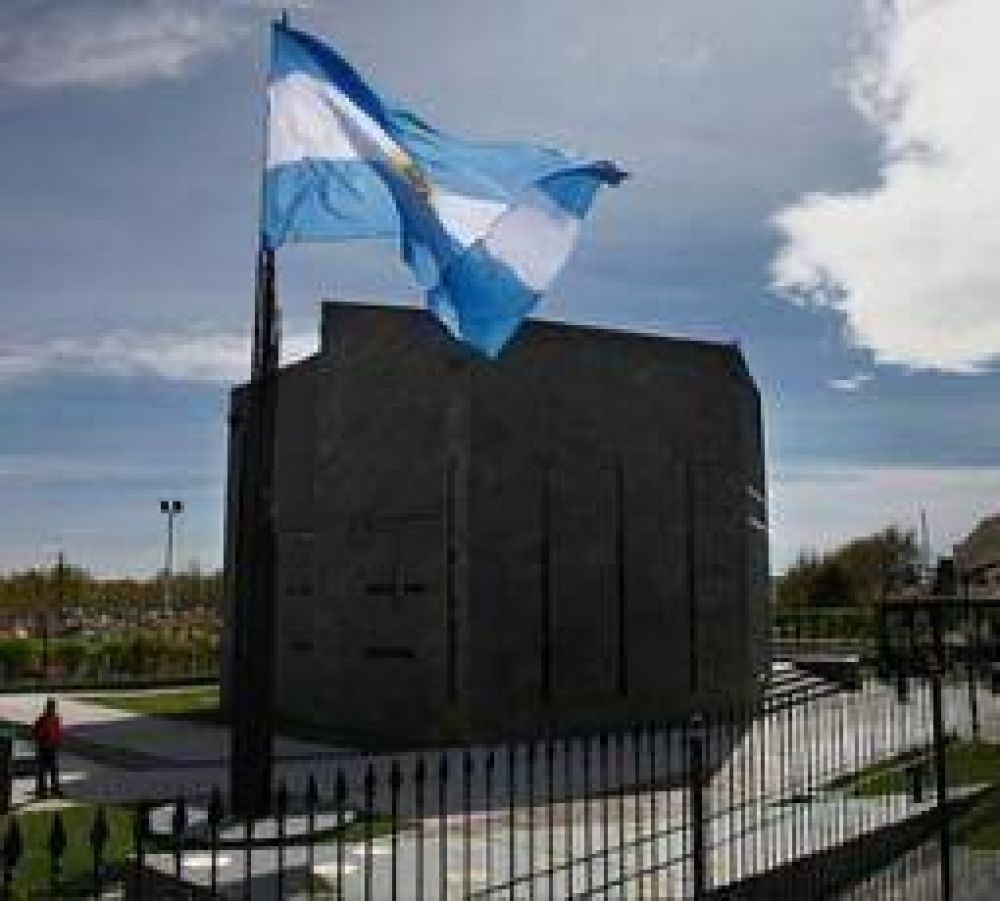 La c�pula del PJ riojano dijo presente en homenaje a N�stor Kirchner