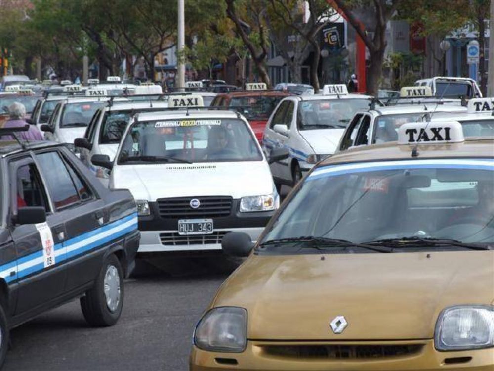 Los taxistas esperan la aplicaci�n de las subas