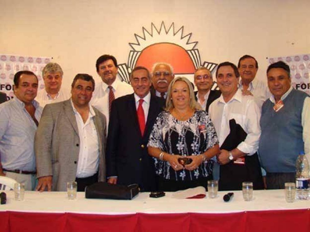 Con el Viti de vocero, caciques radicales propusieron reformar la carta org�nica