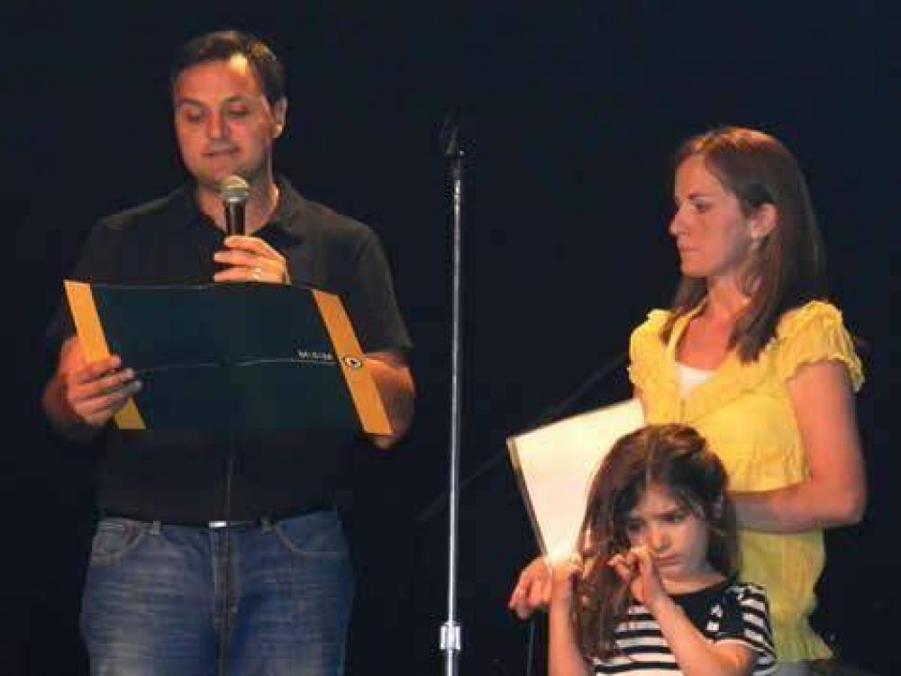 Daniel Ivoskus encabez� un acto de j�venes solidarios