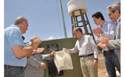 Schiaretti inaugur� acueducto Las Varas-Colonia San Bartolom�