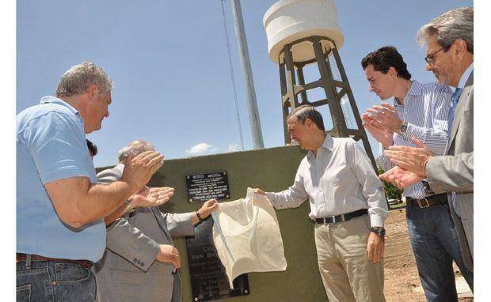 Schiaretti inaugur� acueducto Las Varas-Colonia San Bartolom�