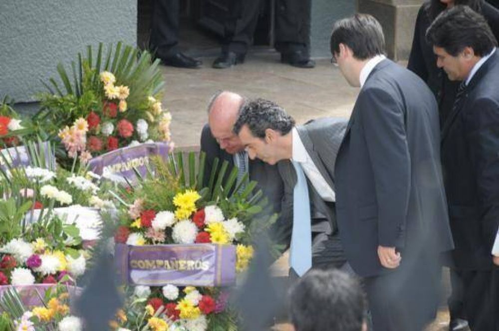 El D�a de la Militancia se traslad� al Mausoleo