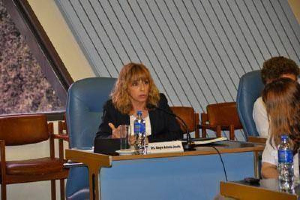 La diputada Alegre asegura que un corrupto es un ejemplo a seguir
