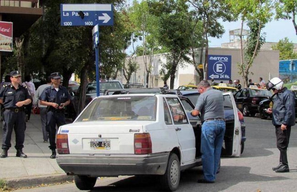 GRAL. PUEYRRED�N - Secuestraron 11 remises ilegales