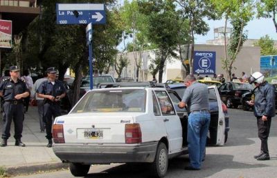GRAL. PUEYRRED�N - Secuestraron 11 remises ilegales