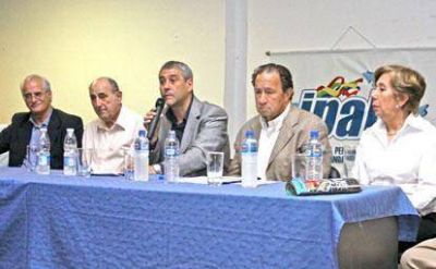 Ferraresi particip� de los homenajes a Bernardo Alberte en Avellaneda