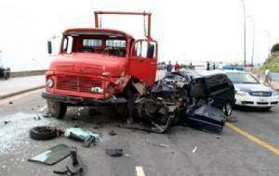 Mueren tres j�venes en un choque frontal