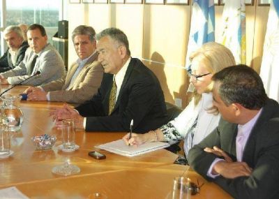 Ponce particip� de una reuni�n en Terrazas del Portezuelo