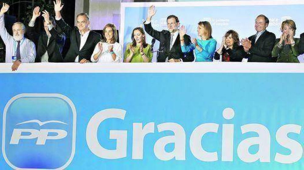 Arras� la derecha y Rajoy liderar� una Espa�a en crisis