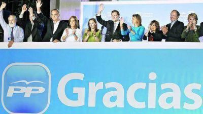 Arras� la derecha y Rajoy liderar� una Espa�a en crisis