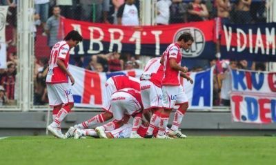 San Lorenzo perdi con Unin, acentu su crisis y se mantuvo en la zona de la Promocin
