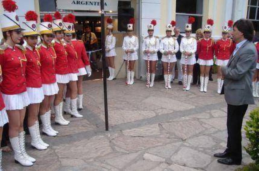 La Guardia Nacional del Mar desfil� por las calles marplatenses