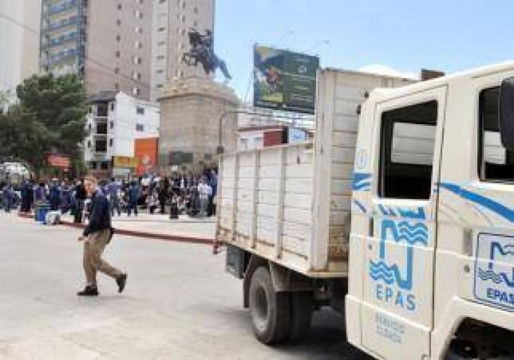 Trabajadores del EPAS bloquearon el tr�nsito 