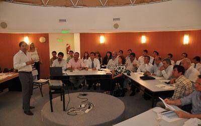 Buzzi reuni� a su futuro gabinete y ratific� que asume el 10 a la tarde