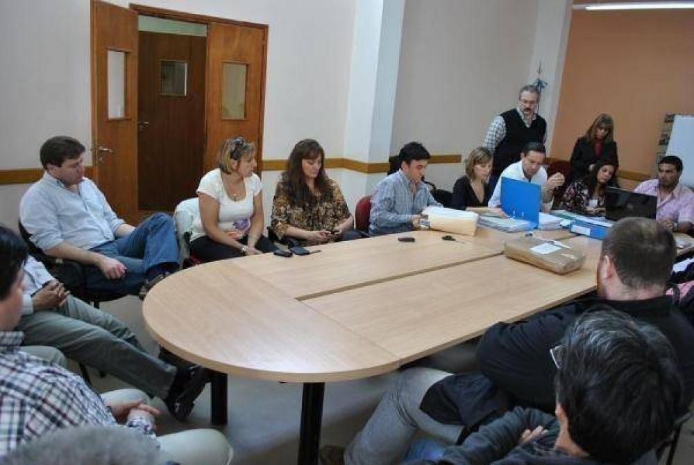 Abren los sobres de la licitaci�n para la construcci�n de una nueva cisterna y un nuevo acueducto 