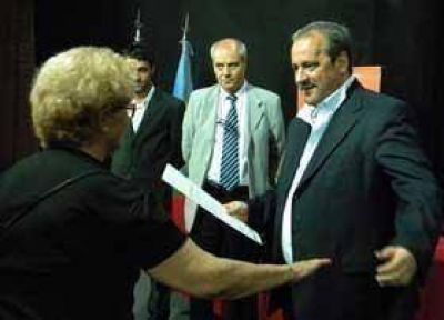 Infraestructura entreg� m�s de 100 escrituras a familias de Lan�s 