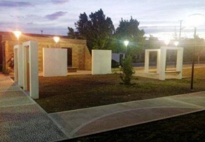 Se inaugur� plaza tem�tica La Leonesa