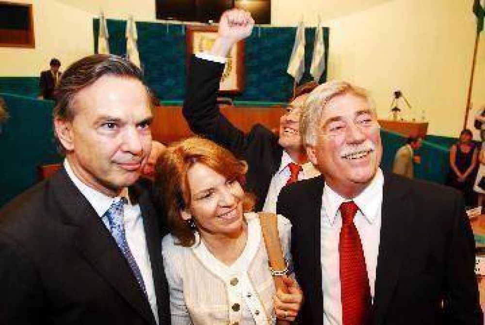 Soria suma nombres y prepara dos discursos