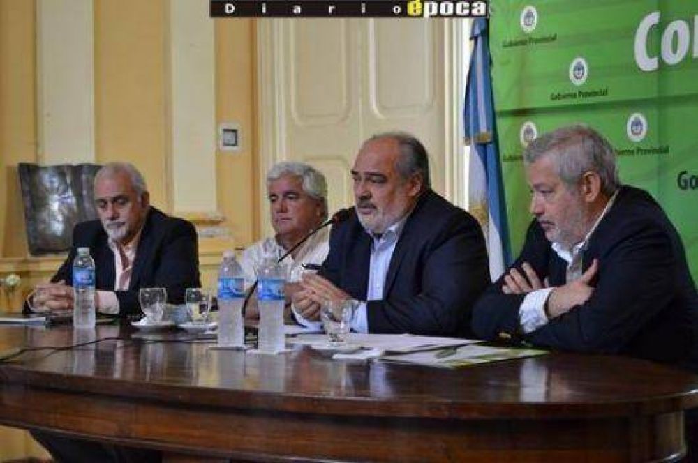 Debate y catarsis en seminario sobre el presente forestal correntino