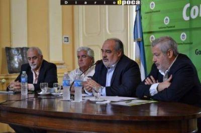 Debate y catarsis en seminario sobre el presente forestal correntino