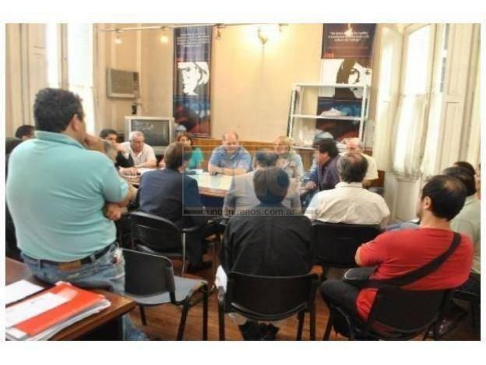 Por temas sin resolver, gobierno y UPCN continuar�n negociando hasta diciembre