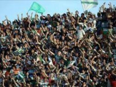 Mataron a barra de Banfield luego del partido con Estudiantes