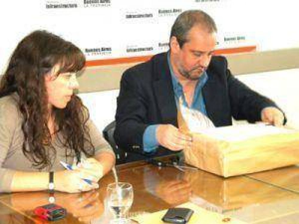 Obras del promeba por m�s de 6 millones de pesos en agua y cloacas para unas 3.500 familias varelenses