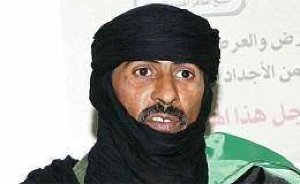 Hijo de Gadafi, traicionado por su propio gu�a en el desierto