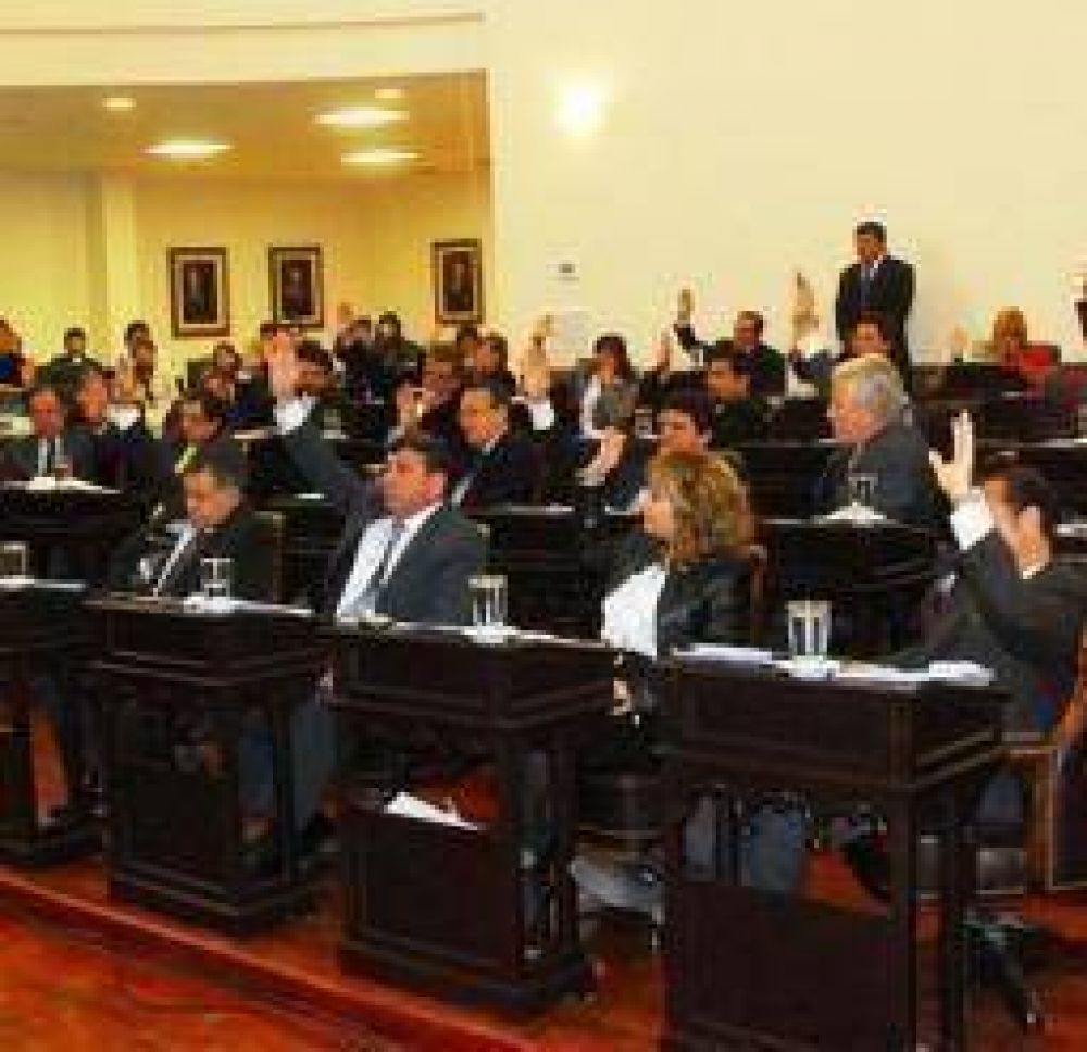 Sin debate, se aprob� el Presupuesto Provincial 2012