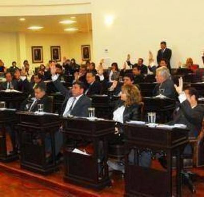 Sin debate, se aprob� el Presupuesto Provincial 2012