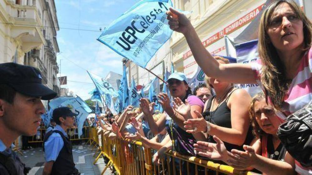 UEPC advierte por el ciclo 2012 y el oficialismo relativiza la pauta salarial