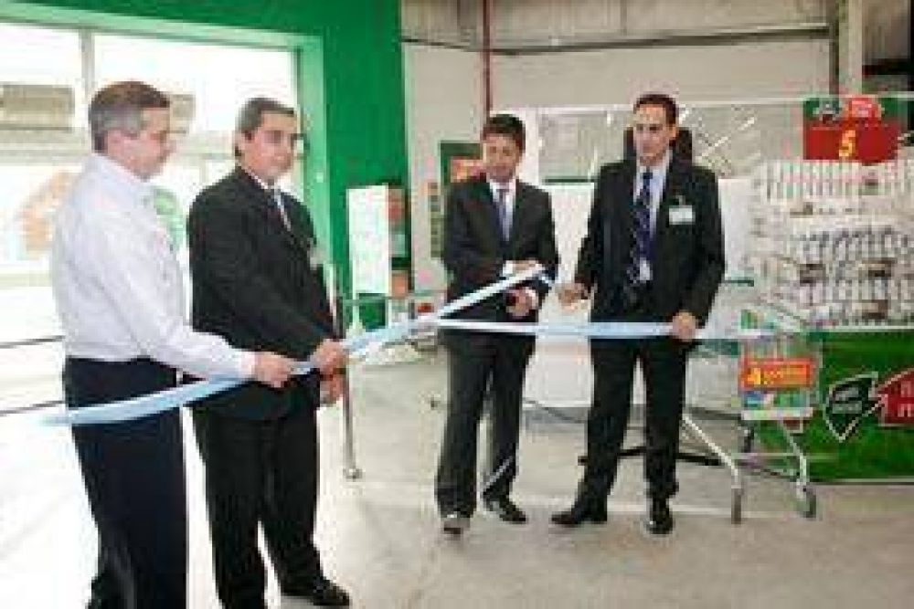 Chango M�s inaugur� el local de Pico y gener� pol�mica con los mercantiles
