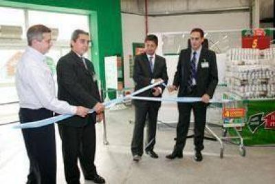 Chango M�s inaugur� el local de Pico y gener� pol�mica con los mercantiles