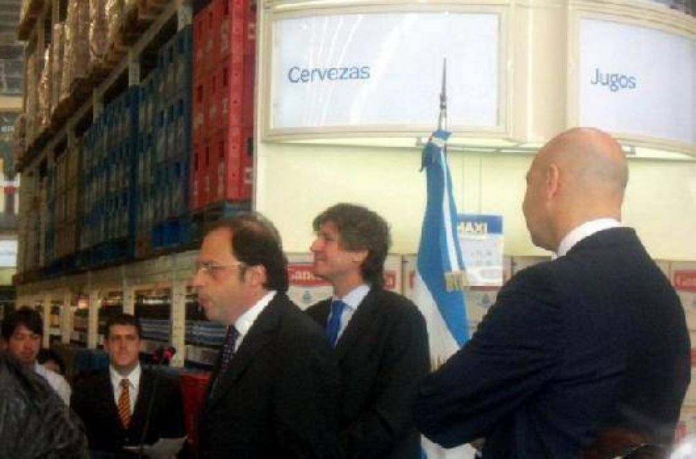 El nuevo supermercado mayorista de Carrefour abri sus puertas en Burzaco